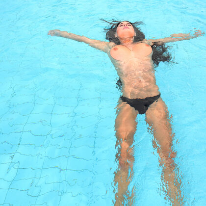 Lucy Li 044 05-lucy-late-pool-by-watch-4-beauty.jpg