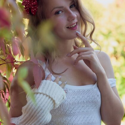 Luna Art 001 02-autumn-garden-tease-scene-with-luna-art-in-soft-white-sweater-portrait.jpg