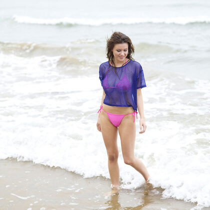 Marjana Horstmann 004 01-marjana-horstmann-on-the-beach.jpg