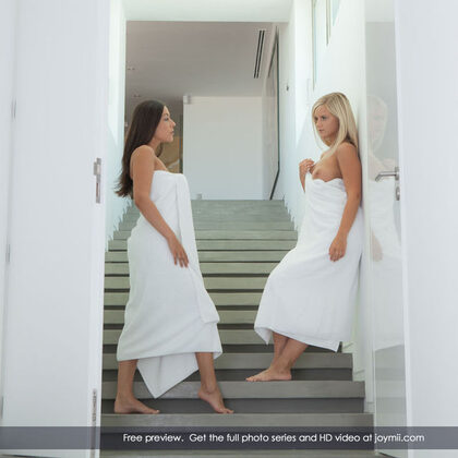 Marry Queen 022 01-miela-and-ivy-by-joymii.jpg