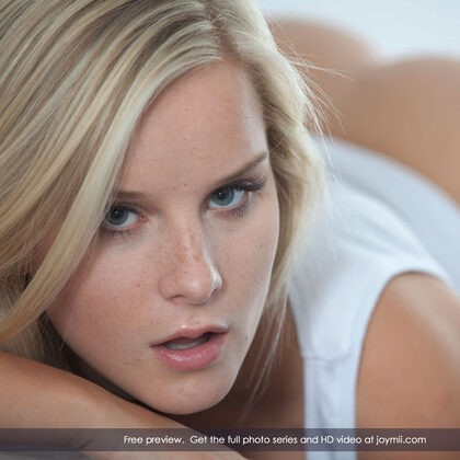 Marry Queen 024 06-miela-in-the-morning-by-joymii.jpg