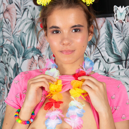 Midia 001 07-midia-leis-by-showy-beauty.jpg