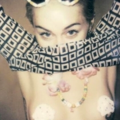 Miley Cyrus 001 01-miley-cyrus-nude-leaked-pictures.jpg