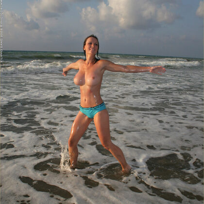 Miriam 004 03-lucie-in-the-sunset.jpg