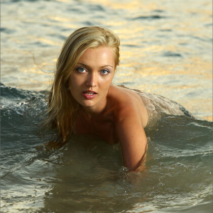 Monika Chantal 004 09-monika-sunset-beach.jpg