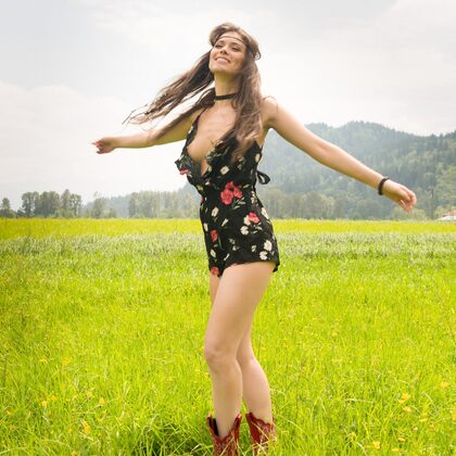 Muirina Fae 005 02-muirina-fae-passion-fields-by-playboy.jpg