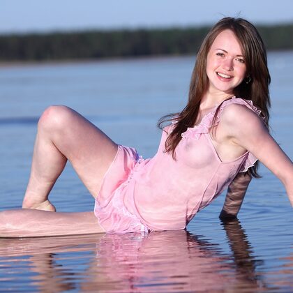 Nastya E 001 01-ana-b-come-to-the-sea-by-femjoy.jpg