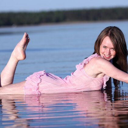 Nastya E 001 02-ana-b-come-to-the-sea-by-femjoy.jpg