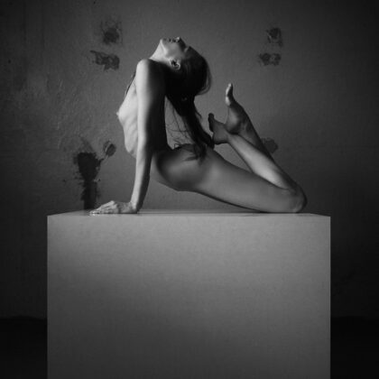 Nimfa 010 19-beautiful-american-teen-nimfa-displays-her-flexibility-while-totally-naked.jpg