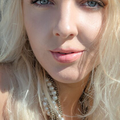 Olivia 003 04-olivia-from-showy-beauty.jpg