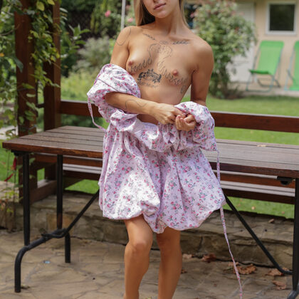 Polet 006 12-keely-flower-in-garden-by-showy-beauty.jpg