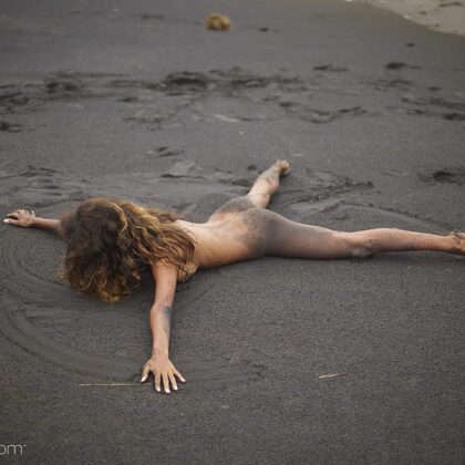 Putri Cinta 019 06-putri-provocative-picturesque-by-hegre.jpg