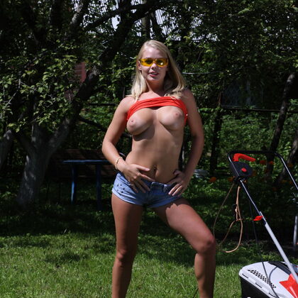 Sarika A 006 01-sarika-a-the-mower-by-erotic-beauty.jpg