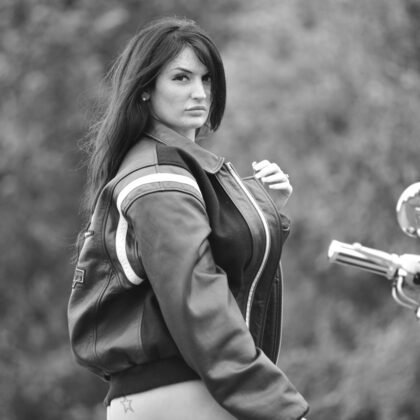 Shannon Smith 001 06-shannon-smith-on-bike.jpg