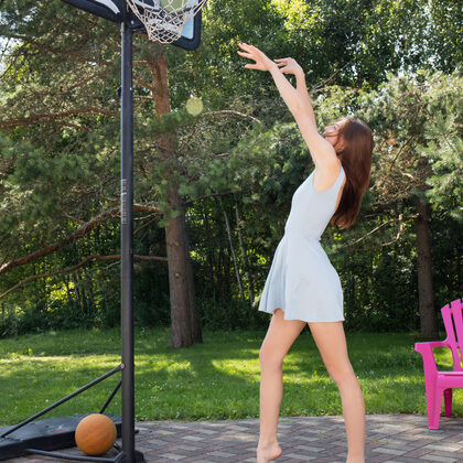 Shawni 009 01-shawni-time-to-play-by-met-art.jpg