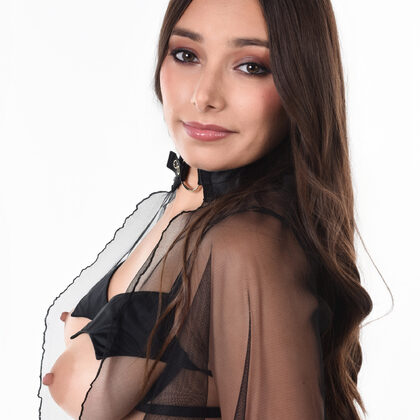 Shelena 002 02-studio-tease-scene-with-shelena-in-black-lingerie-and-soft-light.jpg