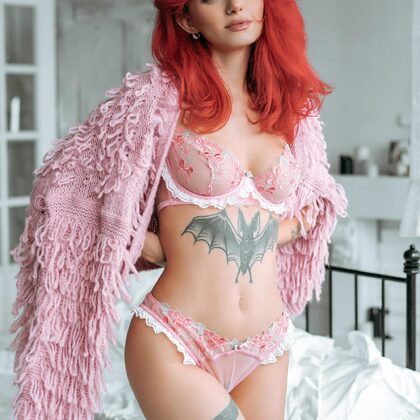 Sinni 001 02-sinni-do-i-look-good-in-pink-by-suicide-girls.jpg