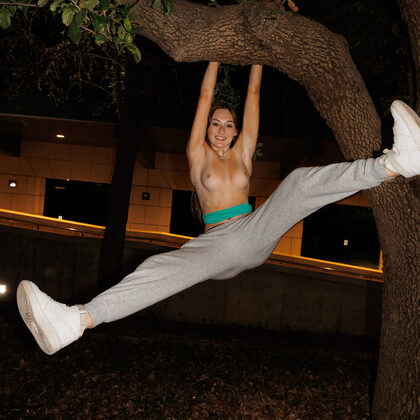 Skyla Kirch 002 08-night-street-fashion-session-in-neon-lights-with-skyla-kirch.jpg
