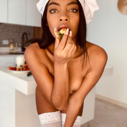 Sofi Vega 007 08-sofi-vega-lustful-cook-by-watch-4-beauty.jpg