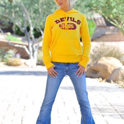 Sophia Knight 021 03-sophia-knight-blue-jeans.jpg