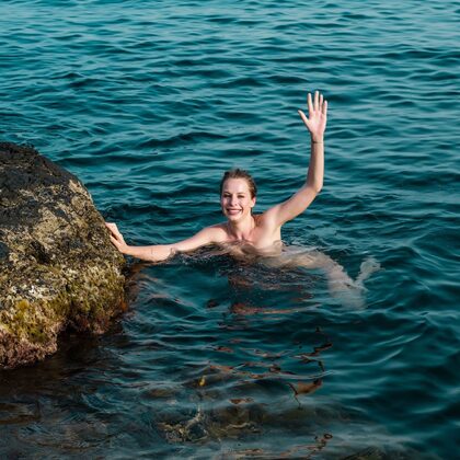 Svetlana Yakovleva 002 08-sveltelana-quick-dip-by-met-art.jpg