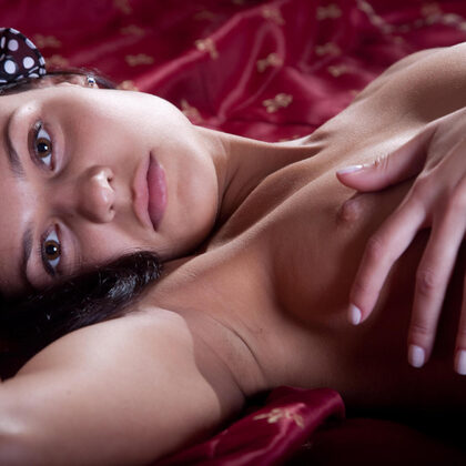 Taini A 001 10-taini-sexy-brunette.jpg