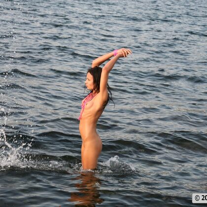 Taini A 005 12-nivetta-pink-and-wet.jpg