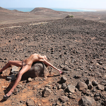 Tara 049 13-maria-desert-babe.jpg