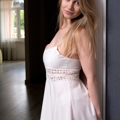 Valerie Duval 001 01-soft-indoor-daylight-and-gentle-poses-with-valerie-duval-home-mood.jpg