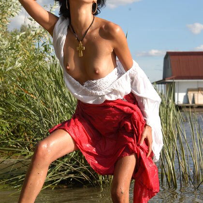 Vika Ad 006 06-vika-ad-wet-step.jpg