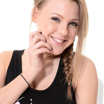 Viola Bailey 006 02-virtua-girl-viola-morning-glory.jpg