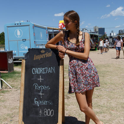 Zoe Aguilar 002 02-zoe-aguilar-sputnik-mi-amor-by-zishy.jpg